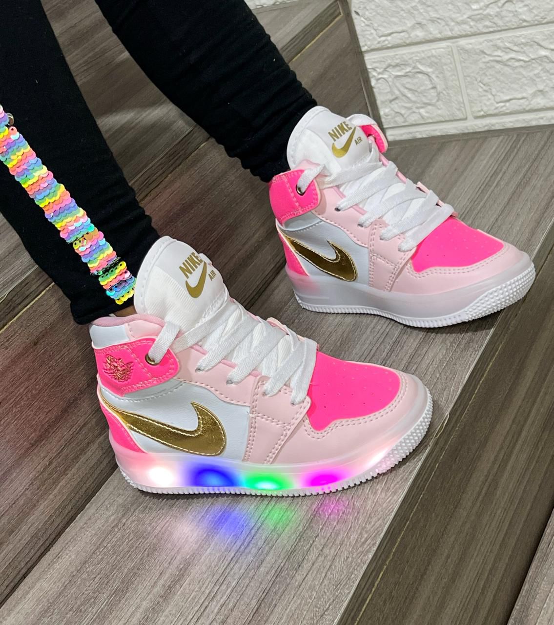 JORDAN CON LUCES PARA NIÑA