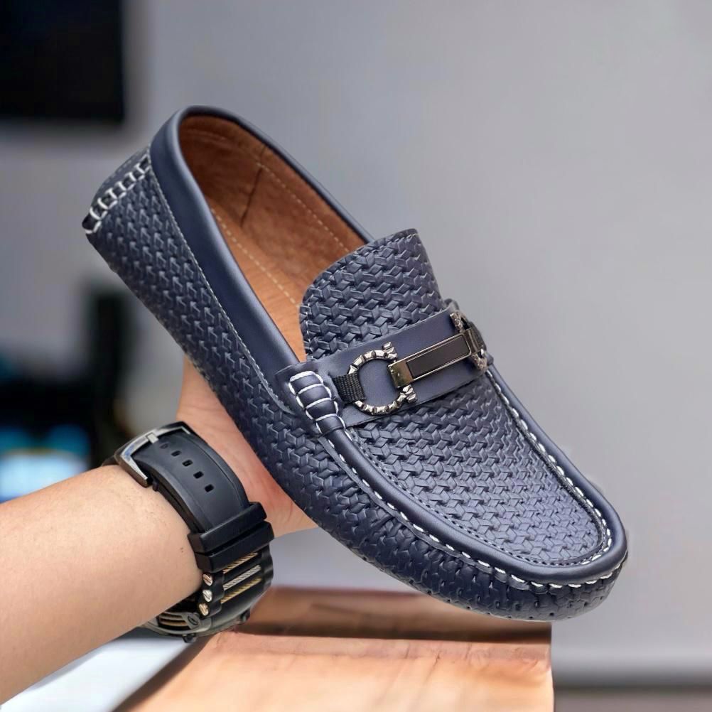 MOCASIN MATERIAL BASE CUERO REPUJADO HERRAJE IMPORTADO
