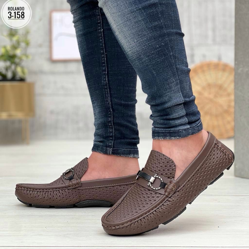 MOCASIN MATERIAL BASE CUERO REPUJADO HERRAJE IMPORTADO