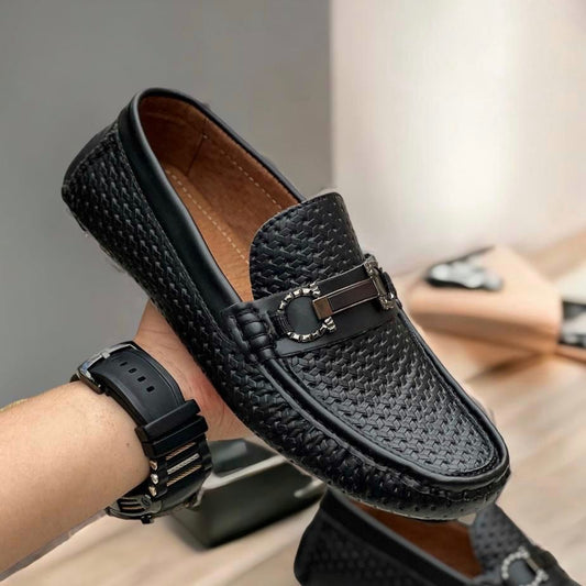MOCASIN  MATERIAL BASE CUERO REPUJADO  HERRAJE IMPORTADO